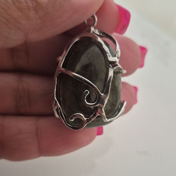 Labradorite Pendant Necklace in Silver Setting 18K GP - Picture 5 of 16